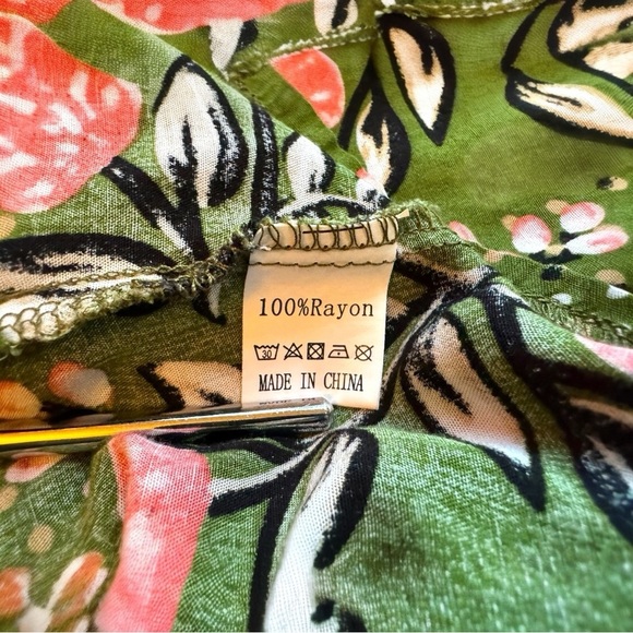 Red Leaf Green Floral Ruffle Button-Front Sleeveless Top – Size S - Picture 12 of 13